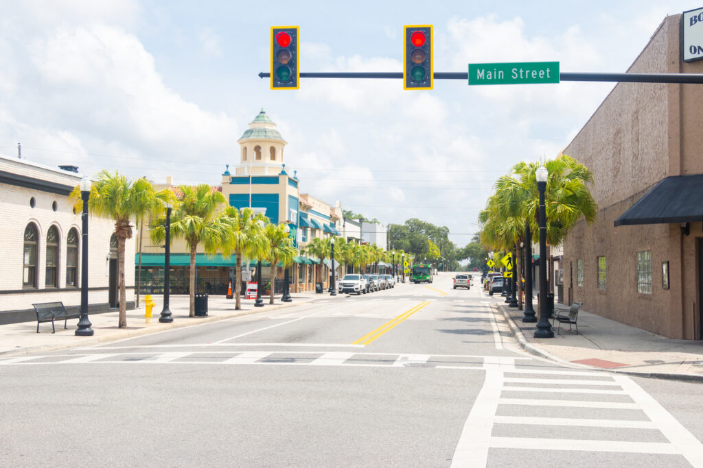 Grand Boulevard in historic downtown of New Port Richey the historic downtown district offers over 20 shops and host over 25 different restaurants and eateries. You can take a culinary trip around the world. Here is everything from traditional gift shops, clothing boutiques, herb and crystal shops, and shops for bikes and fishing, pubs, bistros, piano and wine bars, cinema, theatre and much more.